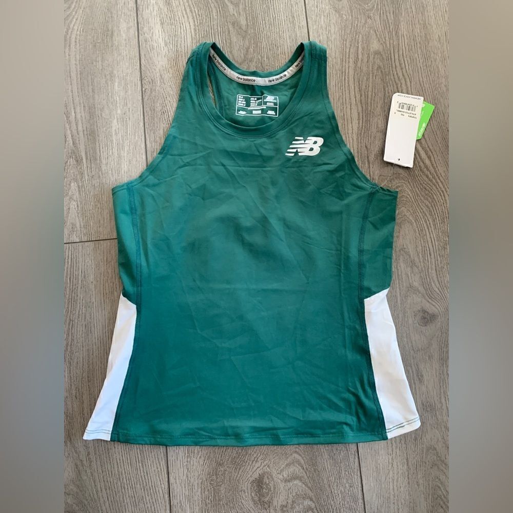 New balance athletic shimmel size S, fitted with moisture wicking fabric